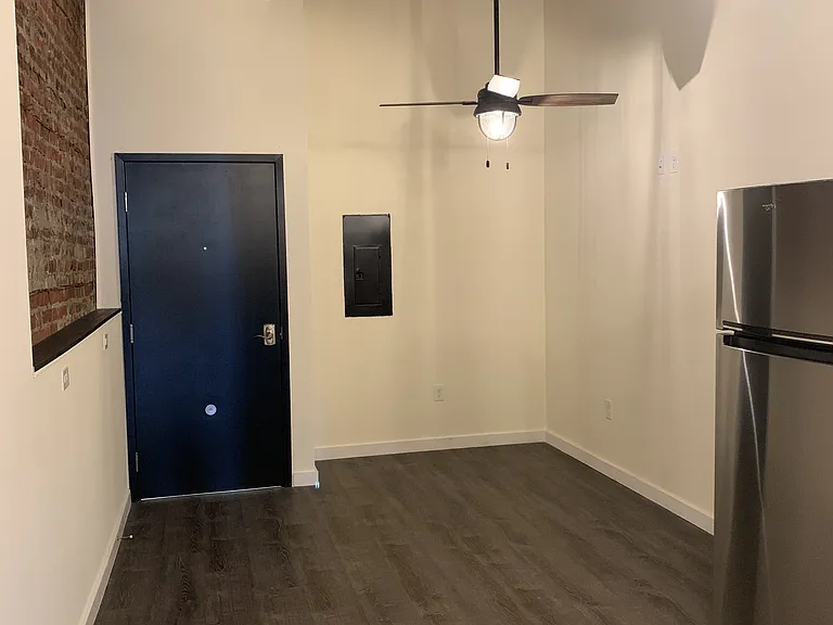833 N Market St #302 — Photo 6