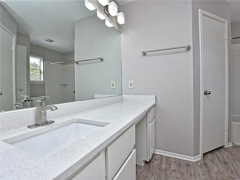 802 Primrose Ln — Photo 17