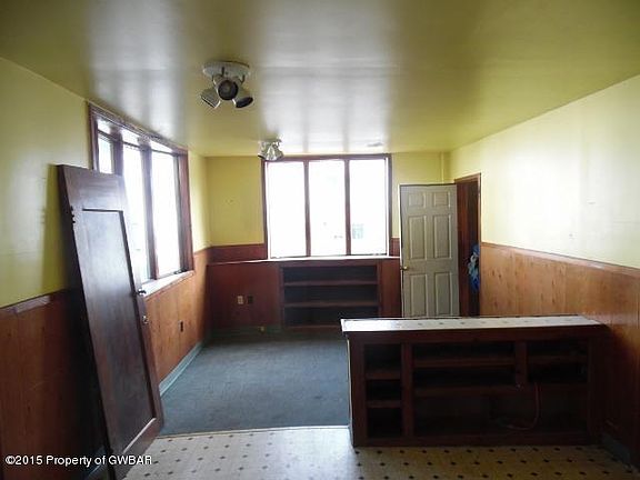 5th image of 106 Church St