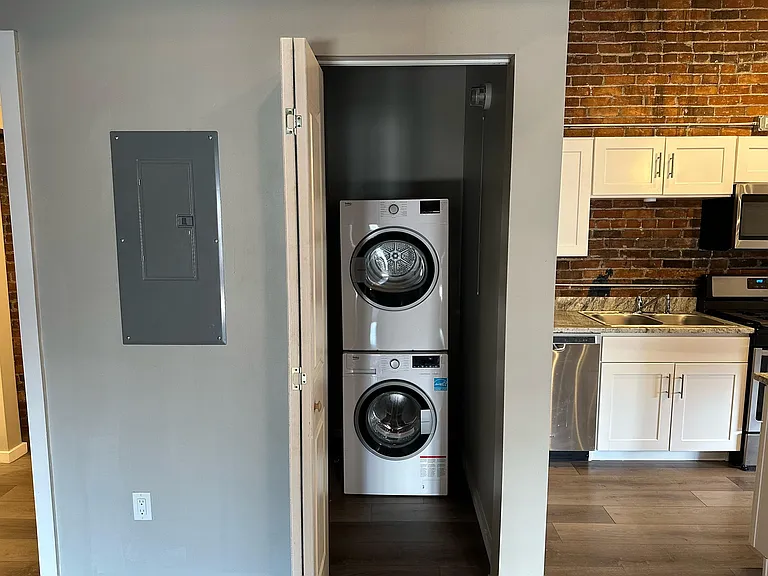 116 N 5th St #208 — Photo 5