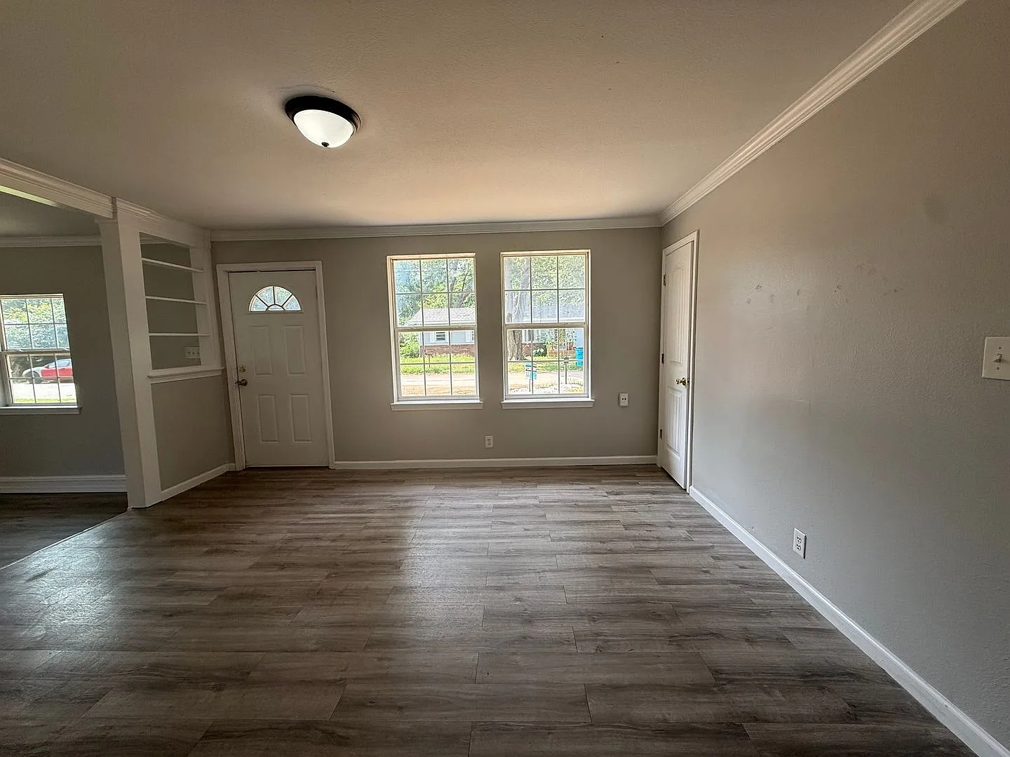 3 bedroom 1 bath available now! — Photo 2