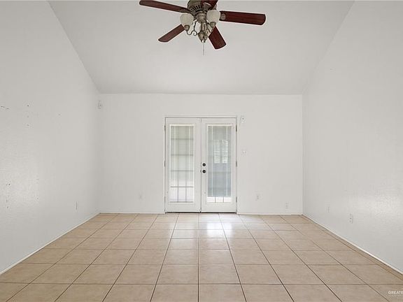 3rd image of 3412 Minnie Ln