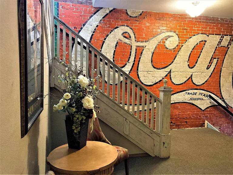 200 E 2nd St #4 — Photo 9