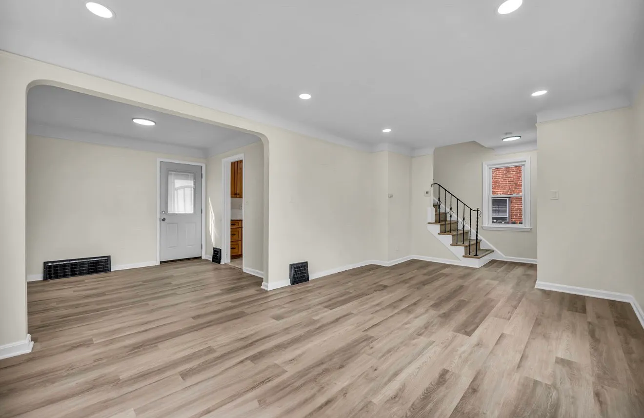 3 bed, 1150 sqft, $1,975 — Photo 3