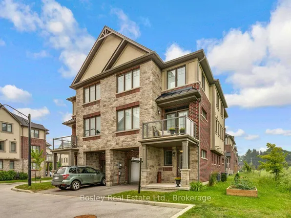 7 Bacon Ln, Hamilton, ON L9G 0H2