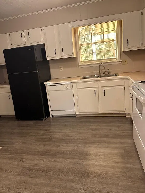 3 bed, 2236 sqft, $1,700 — Photo 2