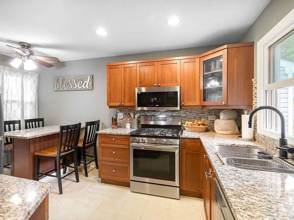 9 Grant Ave, Lake In The Hills, IL 60156 | MLS #12734085 | Zillow