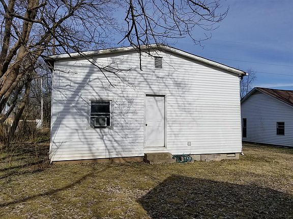 5th image of 402 College St