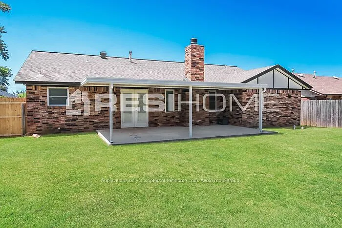 2329 SW 103rd Ter — Photo 15