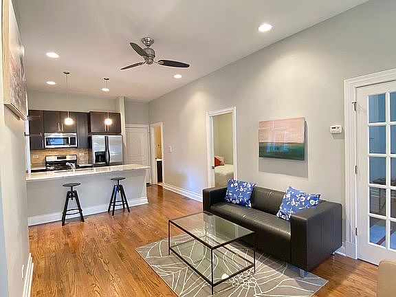 4th image of 1111 N Winchester Ave APT 3F