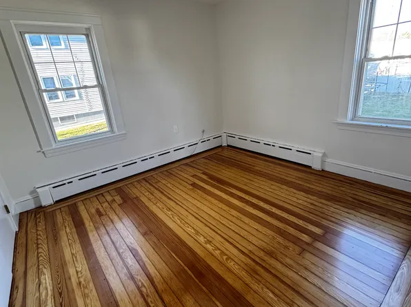 22 Magnolia St Unit 2, Bristol, RI 02809