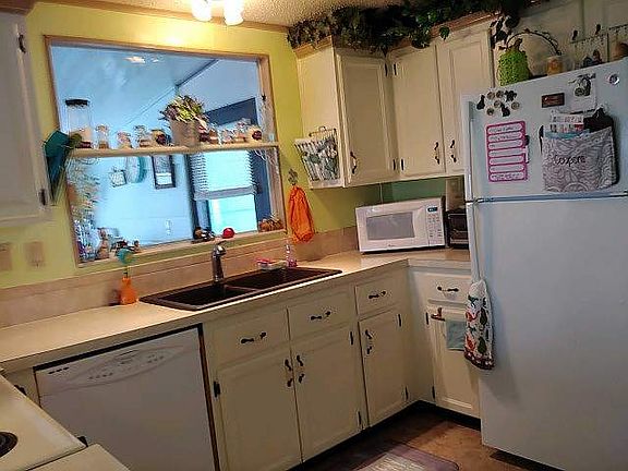 3rd image of 2253 Primavera Ave