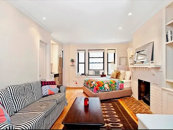 22 Grove St APT 5C, New York, NY 10014