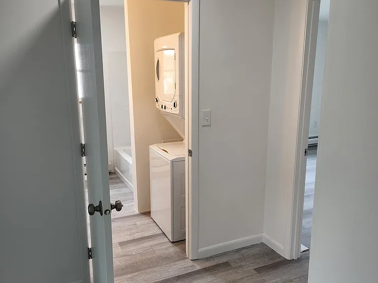 430 Grandview Ave #9 — Photo 16