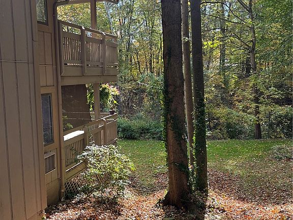 3rd image of 652 Meredith Ln