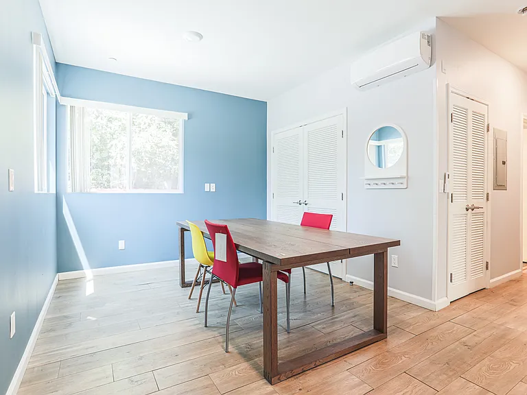 1259 W 36th Pl — Photo 5
