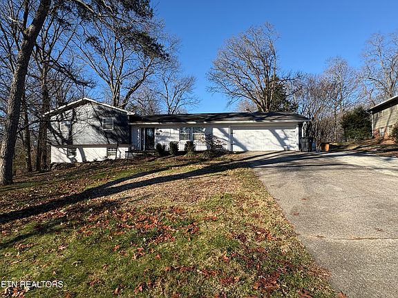 3rd image of 5720 Chesswood Dr