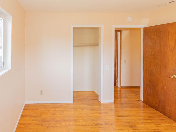 5th image of 2039 Holly St