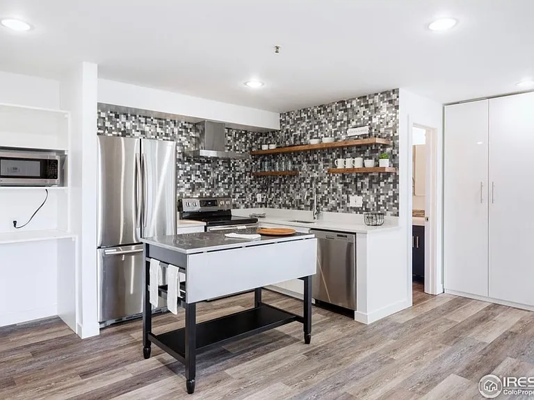 1405 Broadway St #203 — Photo 1