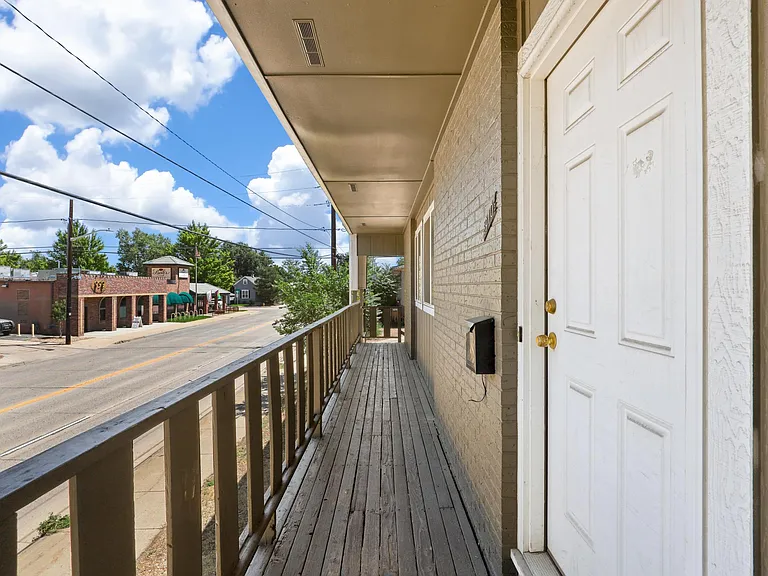 900 E Evans Ave — Photo 4