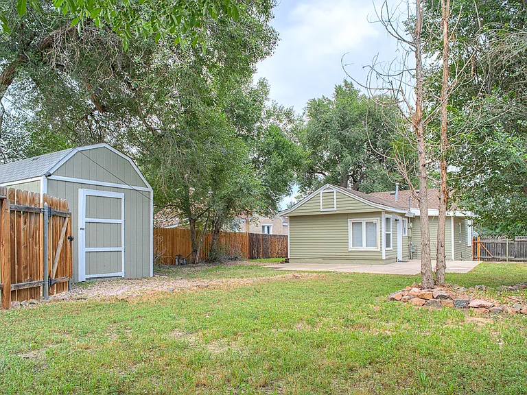 626 N Corona St — Photo 11