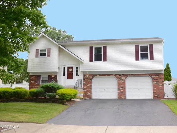 21 Sweetbriar Trail, Howell, NJ 07731