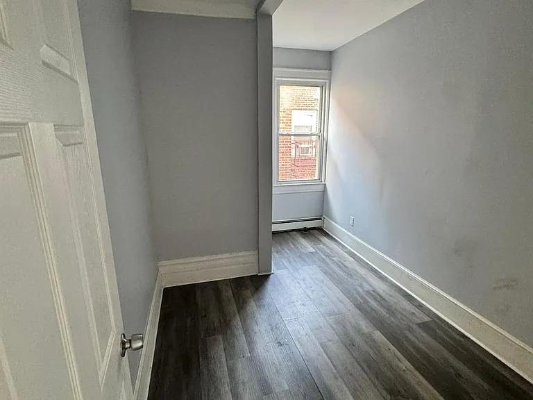 267-269 Goldsmith Ave #C — Photo 4