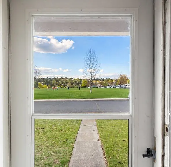 2405 W Columbia Ave — Photo 4