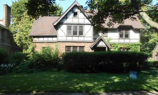 1st image of 417 Cambridge Blvd SE