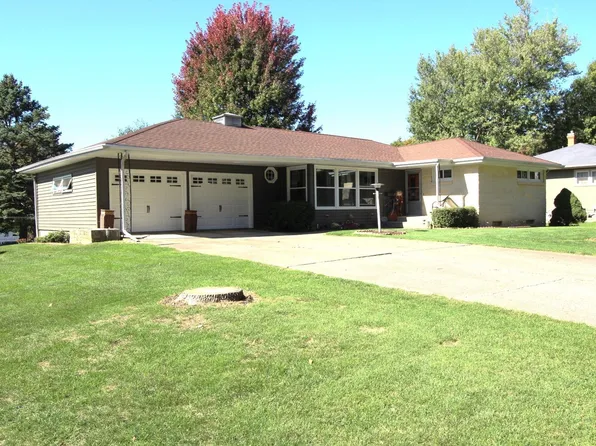 308 S 5th St, Maquoketa, IA 52060