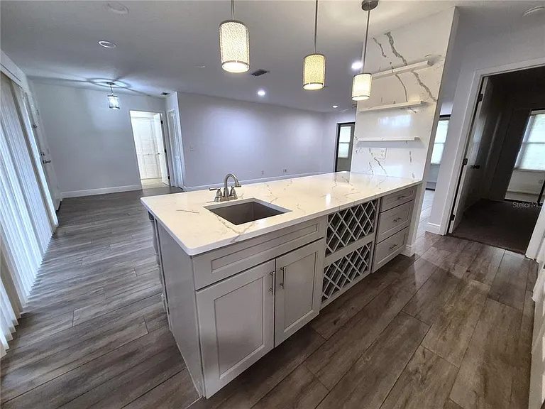 160 Joanne Pl — Photo 11