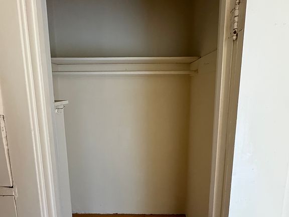 2nd image of 1539 Clay St APT 3
