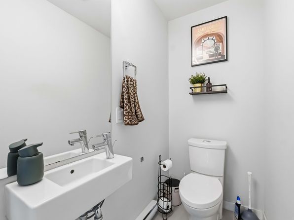 3 bedroom rental in Surrey — photo 12