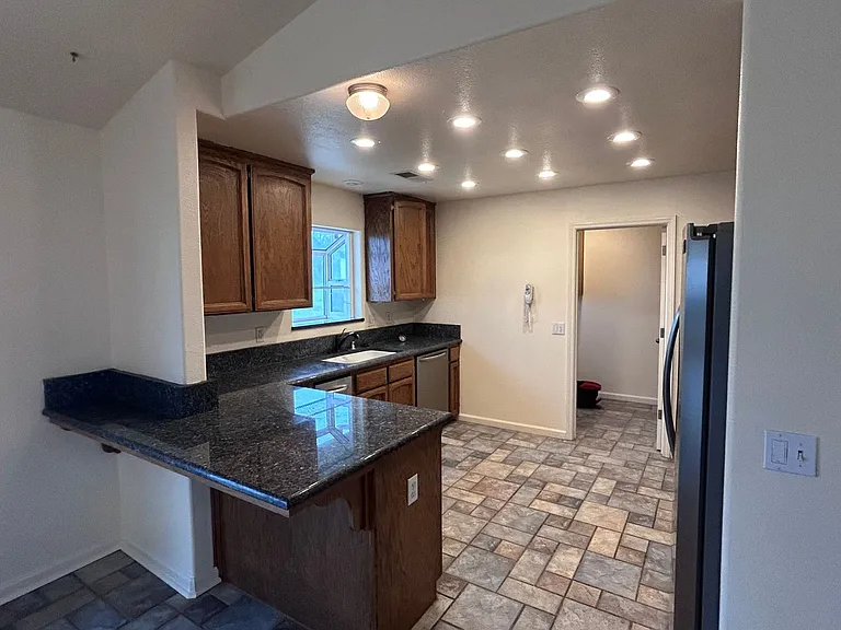 14575 Avenida Central — Photo 6