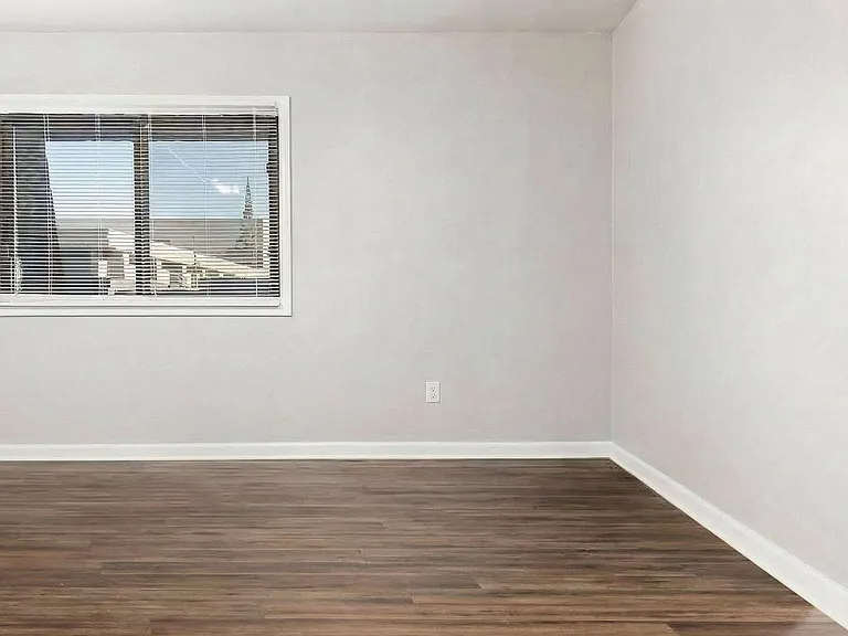 80 W. Lane Avenue — Photo 31