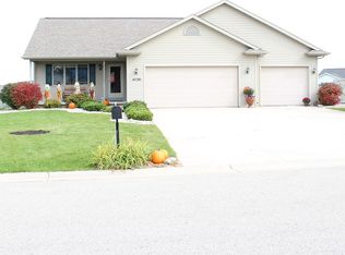 N1730 Chesapeake Ct, Greenville, WI 54942