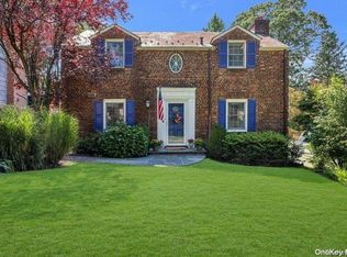 1 Muriel Rd, Port Washington, NY 11050