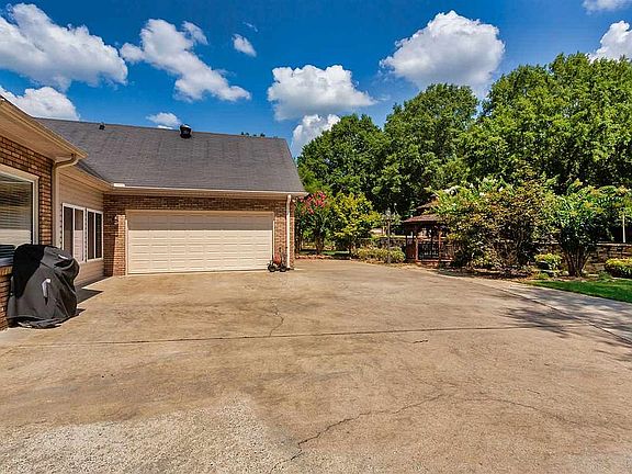 5th image of 6999 Parc Brook Ln
