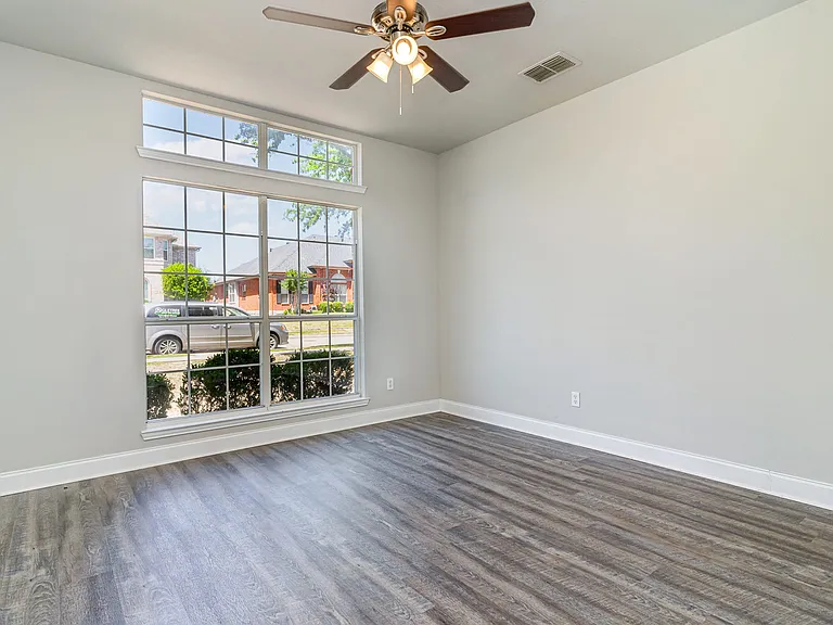 2416 McCarran Dr — Photo 29