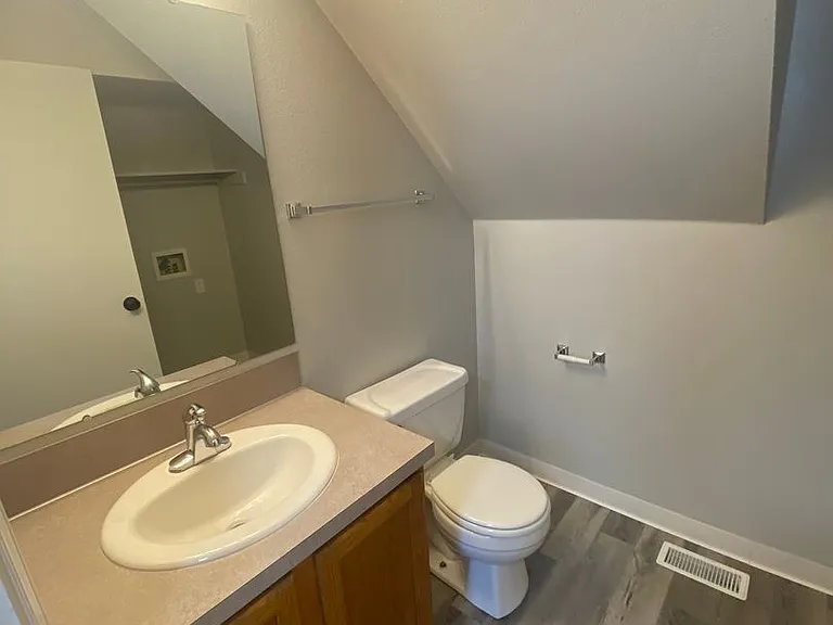 1207 S Ivy St — Photo 14
