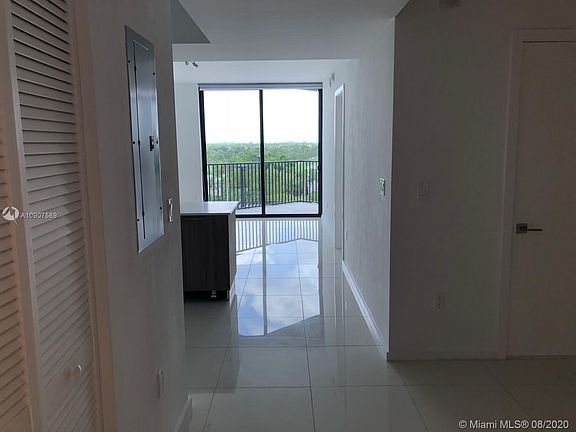 5th image of 5300 Paseo Dr #504
