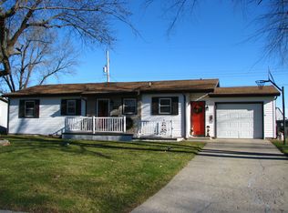 1021 Crestview Dr, Tuscola, IL 61953