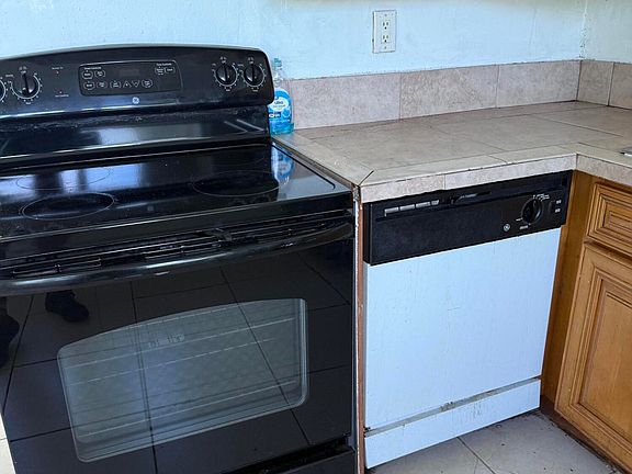 3rd image of 6205 Rodman St