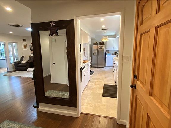 4th image of 13087 Fellows Ave