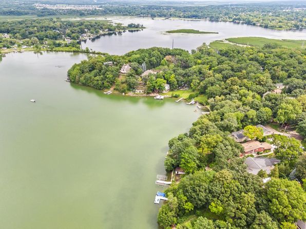 W299S10735 Pickering DRIVE, Mukwonago, WI 53149