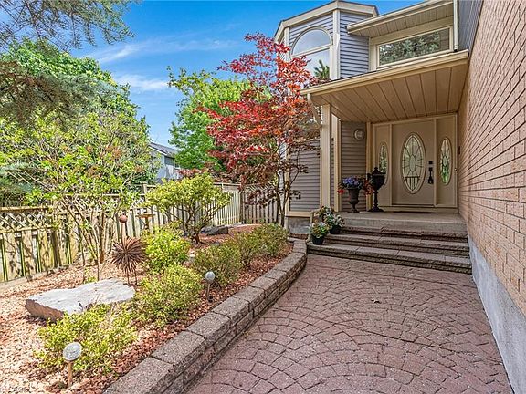 2nd image of 8 Charlton Pl