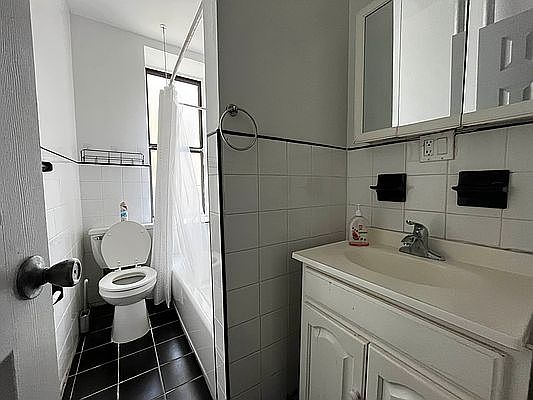 5th image of 73 Saint Pauls Pl APT A6