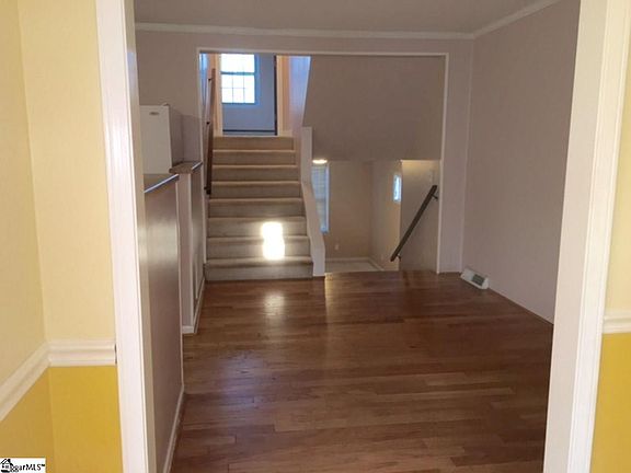 4th image of 209 Woodleigh Dr