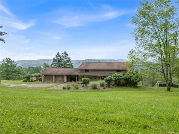 270 Steed Rd, Chenango Forks, NY 13746