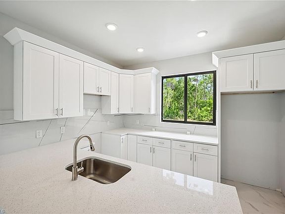 5th image of 1304 Hibiscus AVE